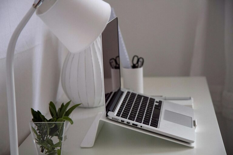 Post: Consejos prácticos para organizar tu espacio de trabajo en casa y aumentar la productividad